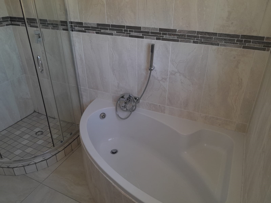 To Let 4 Bedroom Property for Rent in Vanes Estate Eastern Cape